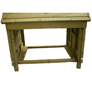 Sonning Minor Hen house Cleaning