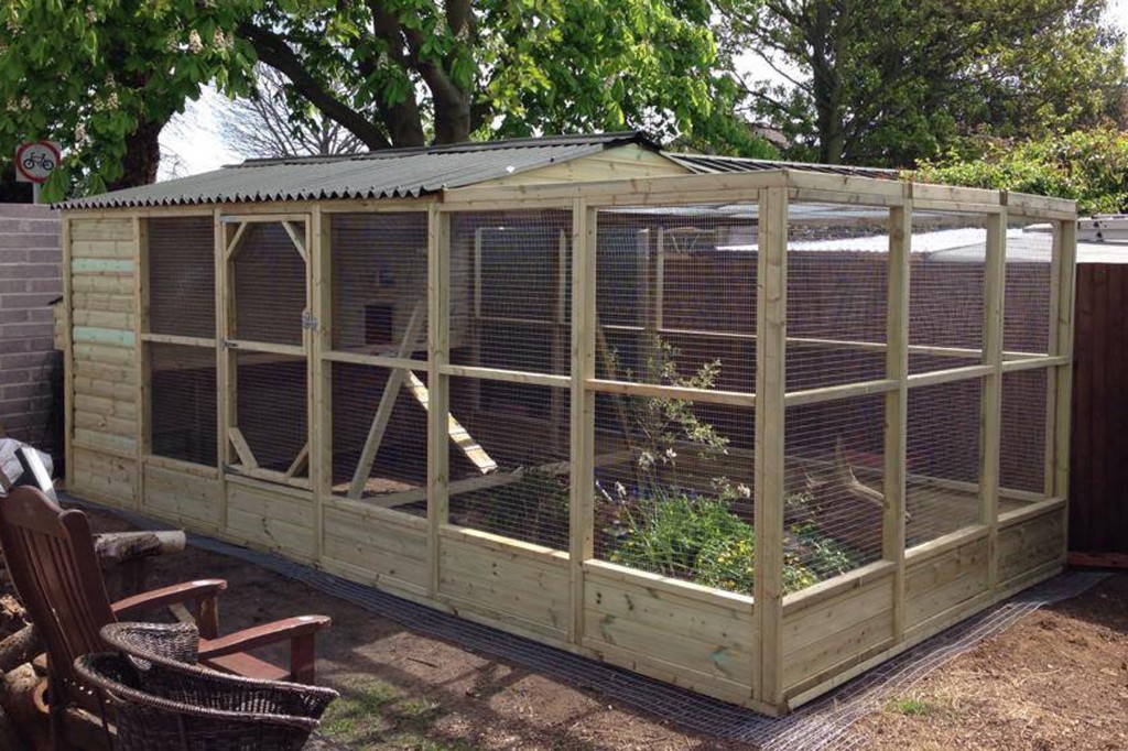 Walk in chicken coop and run. 9x18'. 6' of mesh roof with 12' of apex roof.